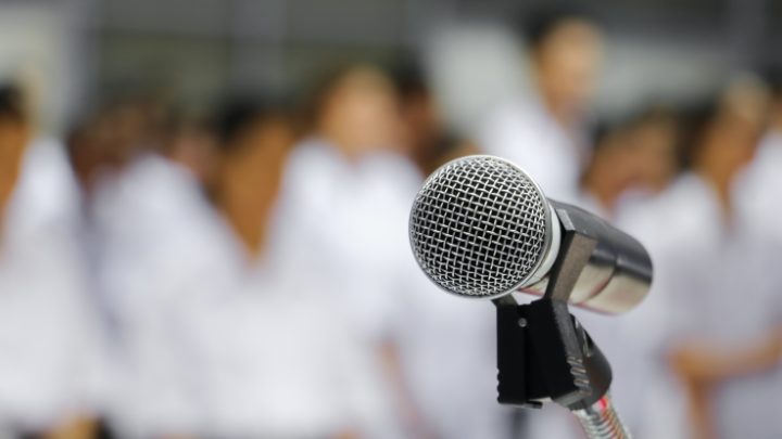 Deutscher Krebskongress Detailaufnahme eines Mikrophons bei einer Ärztetagung